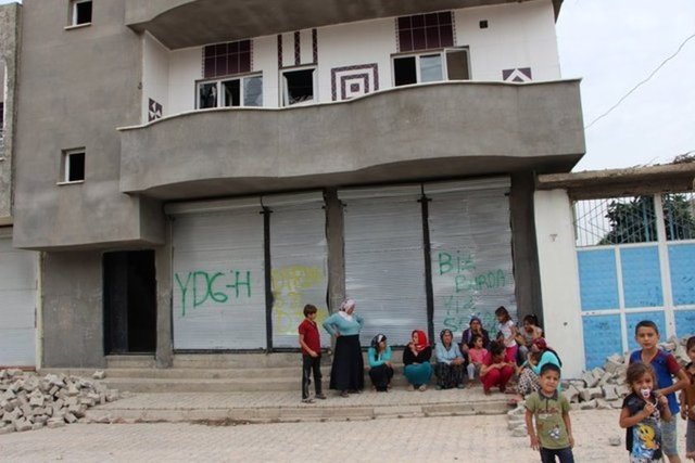 Fırat ve Abdülkadir Paşa mahallelerinde, terör örgütü mensuplarının birçok vatandaşın ev, iş yeri ve aracını yaktığı belirlendi.