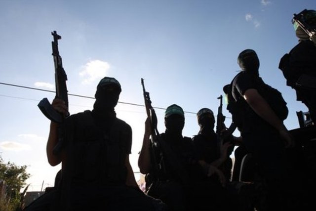 İngiltere'nin, bölgesel risklerin yüksek olduğu bölgelere son  yıllarda  artan silah satışı, bu silahların farklı güçlerce kullanılma  ihtimaline  dair endişeleri de beraberinde getirdi.