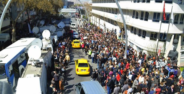 Yurtdışında yaşayan Türk vatandaşları, nüfus işlemlerini Türkiye'ye gelmeden çözebilecek.