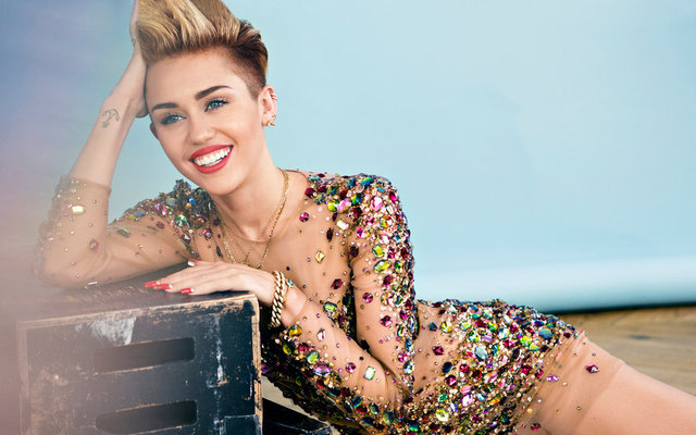  Miley Cyrus'ı üne kavuşturan dizi-film Hannah Montana, 16 Ocak  2011  tarihinde resmi olarak sona erdi. 22 Haziran 2006'da Walt Disney  World,  Orlando Florida'da Hannah Montana konseri verir. Walt Disney   Plakçılık, Hanna Montana soundtrack albümünü 24 Ekim 2006'da piyasaya   çıkarır.
