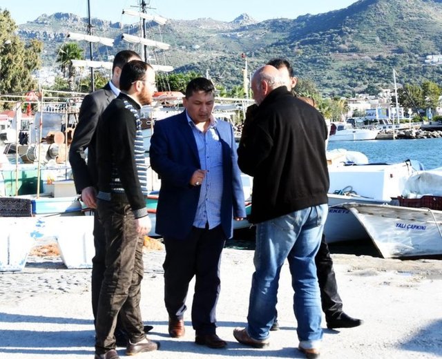 Turgutreis açıklarındaki Çatalada yakınlarında batan teknede     kaybolduğu belirtilen kişilere yönelik arama ve kurtarma çalışmaları     devam ediyor.