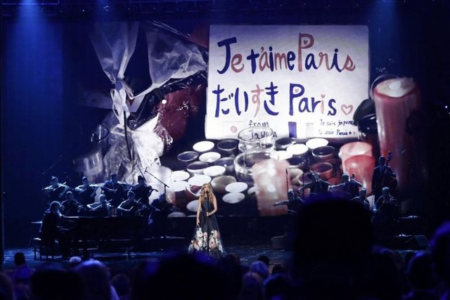 Ödül töreninde Paris katliamı da unutulmadı.