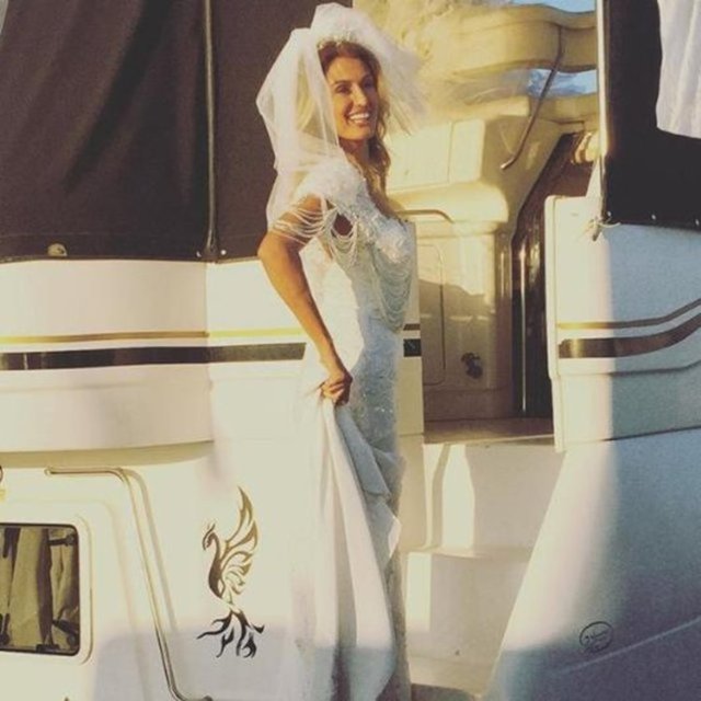 TUĞBA ÖZAY - Madem gülmek bulaşıcı bakın bakın bulaştırın gülümsemeyi