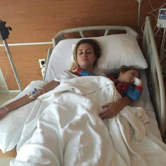 PETEK ERTÜRE - Ana oğul hastalandık kötüyüz, bize dua edin...