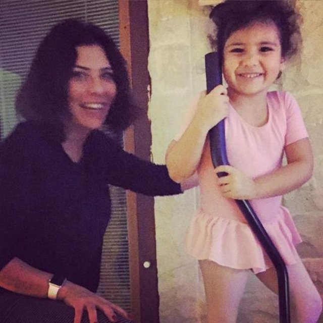 IŞIN KARACASeni iki dilim ekmek arası sandviç yapar yerim