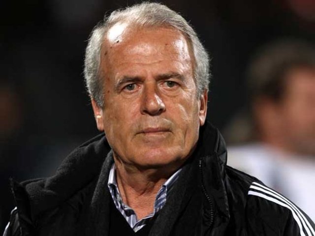 "Oy birliğiyle geldim oy birliğiyle gidiyorum. Vicdanım rahat. Hayırlı olsun." - Fenerbahçe'den kovulmasının ardından.