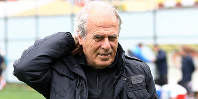 "Görevi verdikleri gibi alırlar ancak şık olmadı. Diyarbakırspor maçından sonra havaalanında edilen küfürler beni çok yaraladı. Çok üzüldüm."