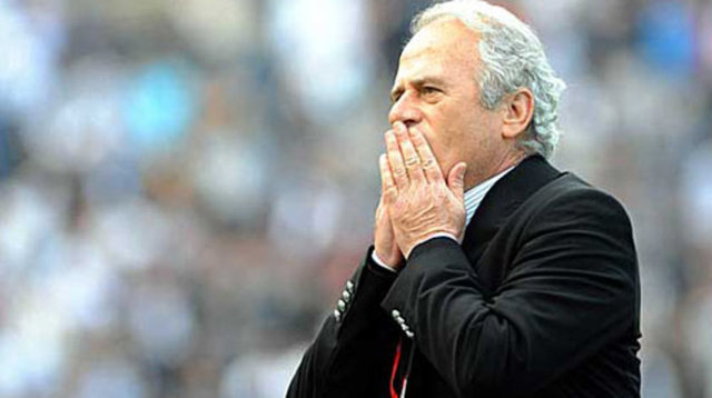 Bu, Türk futbolunda zincirlerin kırıldığı gündür. Türk insanının kafasının içinin değiştiği gündür. Neuchatel maçı, 5-0'la sonuç olarak bir şey ifade etmeyebilir, benim için etmez de. Ama bunu birinin yapması gerekirdi. Bu sonuç Galatasaray'la olmuş, Fenerbahçe'yle olmuş... Türk takımlarından birinin bunu mutlaka yapması lazımdı. İşte az evvel de söyledim, çok uzun yıllar boyunca, bizler sporcu olarak, ben bir ecnebi maçında, bana gülen bir hocaya daha rastlamadım! Yüzünde korkuyu, gözlerinde dehşeti okudum ben! Böyle nasıl kazanayım?! ("Unutulmaz Maçlar" belgeselinde 5-0'lık Neuchatel zaferini anlatırken)