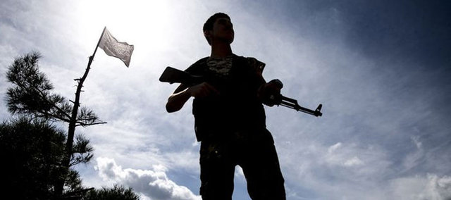 Türkmenler,  Rusya ve Esad'ın özellikle hava ve karadan ağır silahlarla bombardımanıyla karşı karşıya...