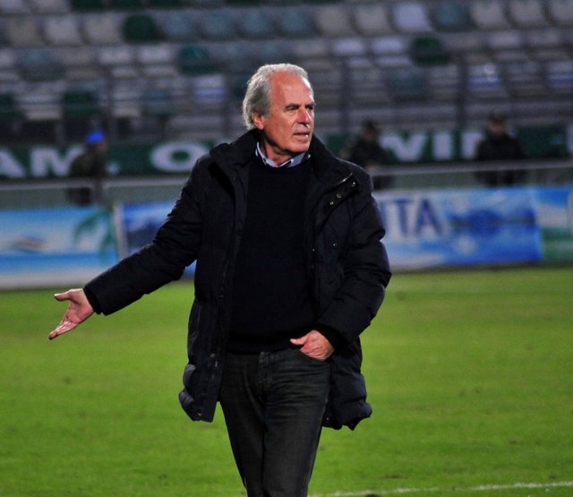 "Savaşan, mücadele eden, koşan, cesur bir takım olmalıyız. Rakipler daha biz sahaya çıkmadan korkmalı. Futbolumuzu onlara kabul ettirerek sürekli baskı kuran bir takım olacağız."
