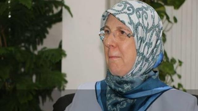 Aile ve Sosyal Politikalar Bakanı - Sema Ramazanoğlu - 1959 yılında Denizli'de doğdu. İlk ve orta öğrenimini Denizli'de bitirdi. 1983 yılında Ankara Üniversitesi Tıp Fakültesi'nden mezun oldu.Çeşitli sağlık kuruluşlarında doktorluk yaptı. İhtisasını İsviçre Bern Üniversitesi Hastanesi'nde gerçekleştirdi. Zeynep Kamil ve Numune Hastanelerinde doktorluk yaptı. 1998 yılında kendi kliniğini açtı.