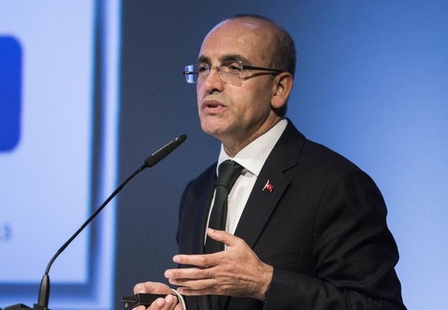 Başbakan Yardımcısı - Mehmet Şimşek - 1 Ocak 1967 yılında Batman Arıca'da doğdu. Ankara Üniversitesi Siyasal Bilgiler Fakültesi İktisat bölümünden mezun oldu. Yüksek lisansını İngiltere'de University Of Exeter'de tamamladı.