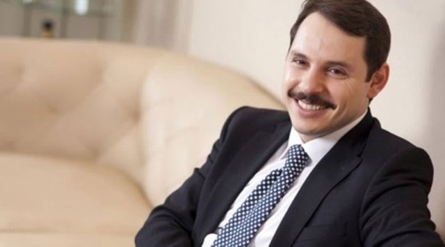 Evli ve iki çocuk babasıdır.(AK PARTİ'nin internet sitesinden alınmıştır.)