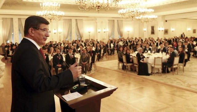 Boğaziçi Üniversitesi Kamu Yönetimi Bölümünde Yüksek Lisans, Siyaset Bilimi ve Uluslararası İlişkiler Bölümünde Doktora yaptı. 1990 yılında, Malezya Uluslararası İslam Üniversitesi'nde yardımcı doçent ünvanı ile çalışmaya başladı.