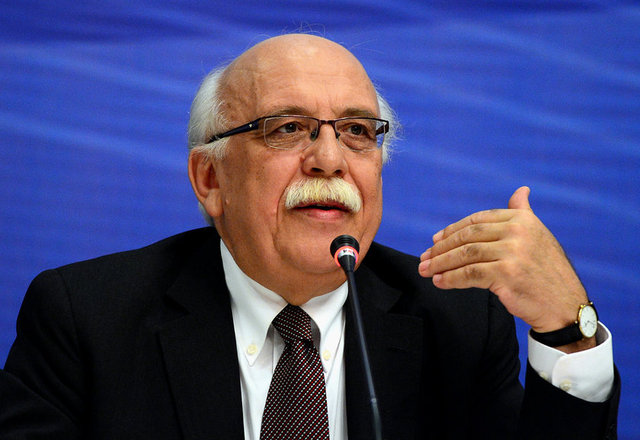 Milli Eğitim Bakanı - Nabi Avcı - 1953'te Bilecik'te doğdu.Öğretim Üyesi Prof. Dr.; Orta Doğu Teknik Üniversitesi İdari Bilimler Fakültesini bitirdi. Doktorasını Anadolu Üniversitesinde İletişim Bilimleri alanında yaptı.1974 yılında Kültür Bakanlığında memuriyete girdi. Anadolu Üniversitesinin kuruluşunda İletişim Bilimleri Fakültesinde öğretim görevlisi oldu. Milli Eğitim Bakanlığı Müşavirliği ve Başbakanlık Müşavirliği görevlerinde bulundu. Çeşitli ulusal televizyon, dergi ve gazetelerde program yapımcısı, köşe yazarı ve genel yayın danışmanı olarak çalıştı. 2000 yılında İstanbul Bilgi Üniversitesi İletişim Fakültesinde profesör oldu.