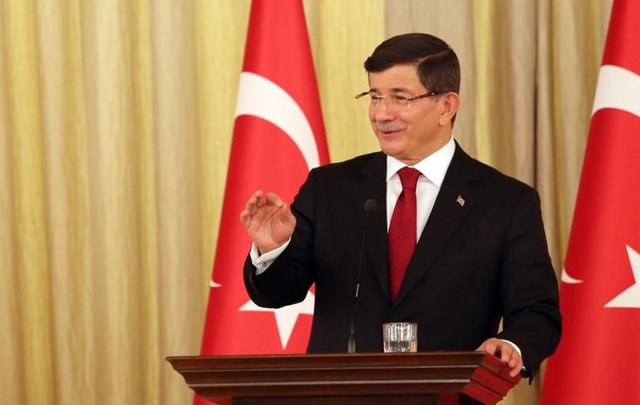 Başbakan - Ahmet Davutoğlu - Prof. Dr. Ahmet Davutoğlu 26 Şubat 1959'da Konya'da doğdu. 1983 yılında Boğaziçi Üniversitesi İktisadi ve İdari Bilimler Fakültesi Siyaset Bilimi ve Ekonomi bölümlerinden çift anadal yaparak mezun oldu.