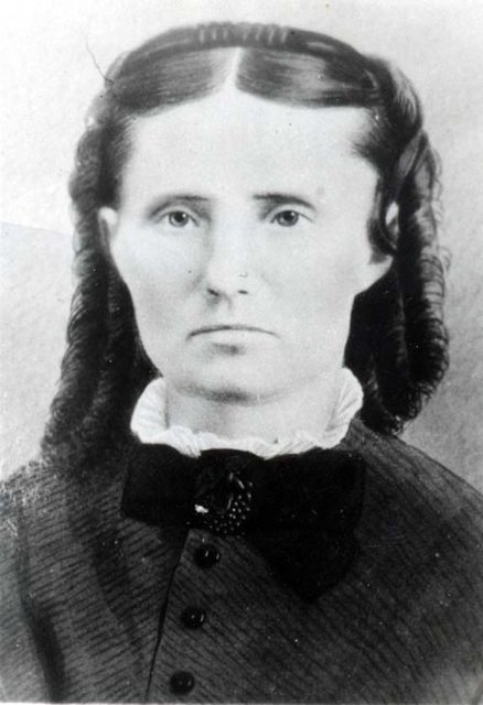 Mary Ann Cotton (1832-1873)Çocuklarının ve evlendiği kocalarının teker teker mide ağrılarıyla ölmesi üzerine foyası ortaya çıkan Mary Ann, 10'u kendi çocuğu ve 3'ü de kocası olmak üzere toplamda 21 kişiyi siyanürle zehirleyerek öldürmüştür.