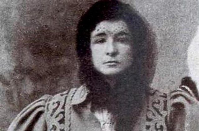 Enriqueta Marti – Barcelona Vampiri(1868-1913)Çocuk katili olarak bilinen Marti, çocukları öldürdükten sonra cesetlerini saklıyor; kemik, kan ve organlarını kullanarak çeşitli iksirler ve sahte ilaçlar yaparak bunları satıyordu.