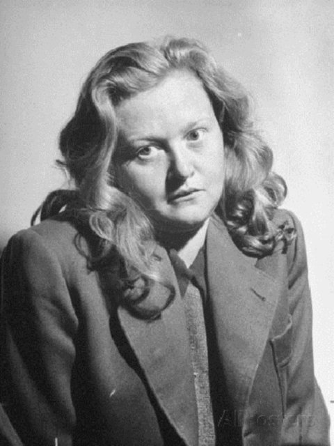 Ilse Koch - Buchenwald Cadısı ( 1906-1967)Tarihin en acımasız kadınlarından birisi olan Ilse Koch, Buchenwald Toplama kampının komutanı ile evliydi.