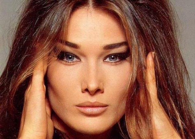 Carla Bruni (48 yaşında)
