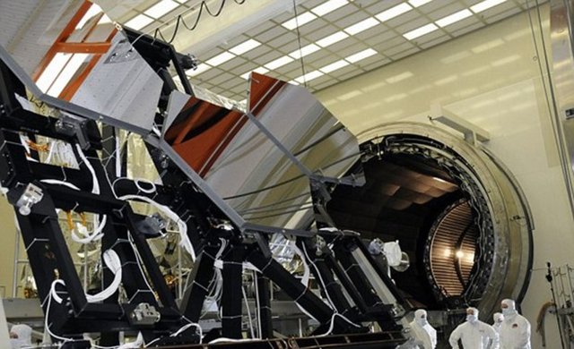 Yıldızlardan yayılan ışık, ışık hızıyla ilerlediği için, onlara bakarken aslında geçmişlerine bakıyoruz.