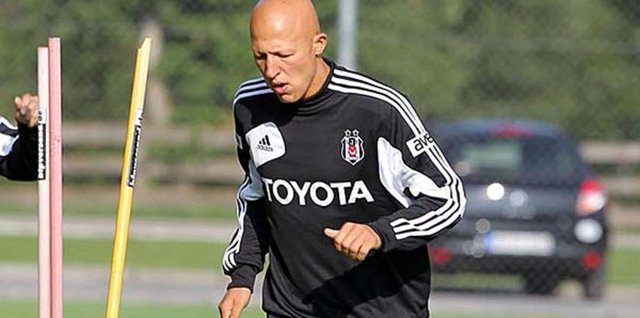 Sezer Özmen - Yaş: 23 - Eski Takımı: Beşiktaş - Şu anki Takımı: Metz