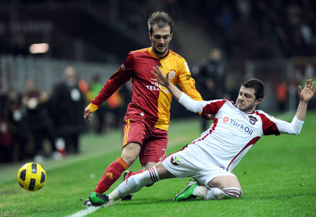 Serkan Kurtuluş - Yaş: 25 - Eski Takımı: Galatasaray - Şu anki Takımı: Karşıyaka