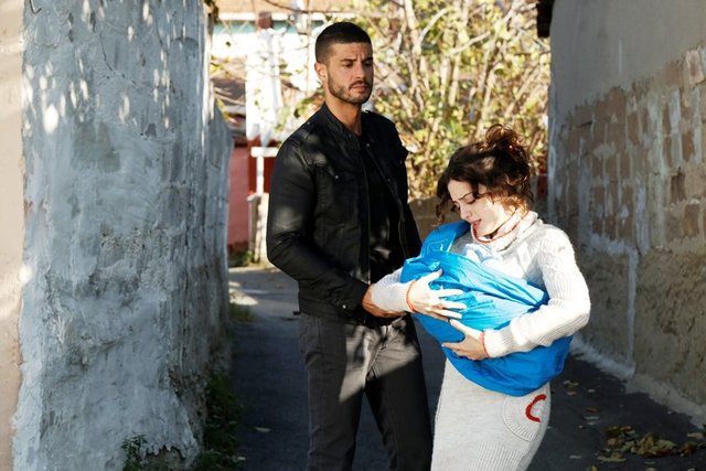 İlişki Durumu Karışık'ta davetsiz misafir bütün planları değiştiriyor!