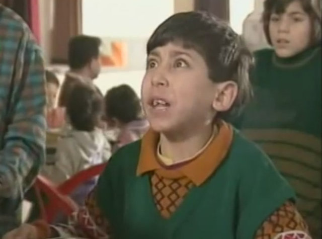 Bu özelliği sayesinde yönetmen Ünal Küpeli ile tanışmasıyla 1995 yılında oyunculuğa adım atmıştı.