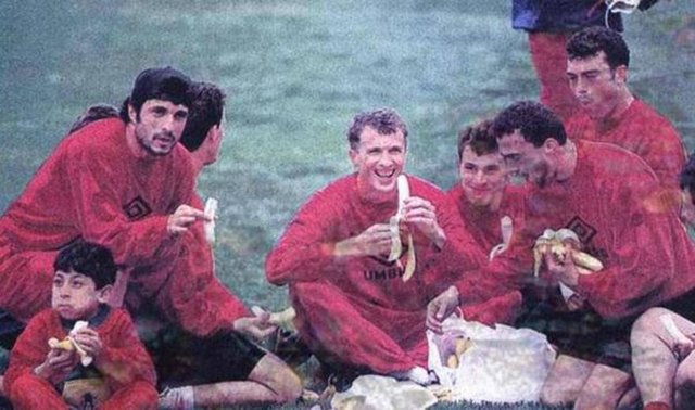 1988 yılında İstanbul'da dünyaya gelen Şenol Coşkun koyu Galatasaray taraftarıydı.