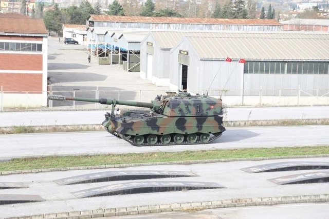 Test pistlerinde deneme sürüşleri tamamlandıktan sonra birliklerine gönderilen Fırtına obüsleri, özellikle sınır bölgelerinde ülke topraklarının korunmasında önemli görevler üstleniyor.