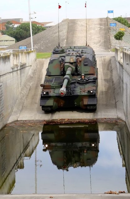 Bin beygir gücündeki motoru sayesinde zorlu arazi şartlarında da hareket kabiliyetine sahip Fırtına obüsleri, 155 mm'lik her türlü NATO mühimmatını kullanabilecek şekilde tasarlanması sayesinde müttefik güçlerle de ortak kullanma imkanı sağlıyor.