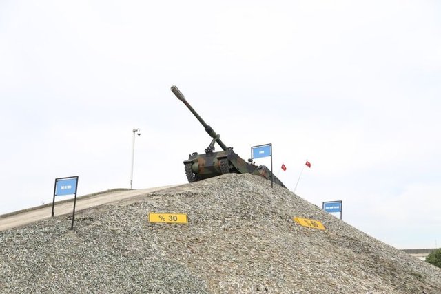 1'inci Ana Bakım Merkezi Komutanı Kıdemli Bakım Albay Sinan Eren, AA muhabirine yaptığı açıklamada, komutanlığın sahip olduğu son teknoloji ürünü, donanımı ve bilgi birikimiyle ülke ekonomisine büyük katkı sağlayan bir merkez haline geldiğini söyledi.