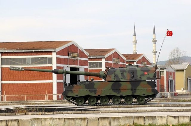"47 ton muharebe ağırlığındaki obüsün bin beygir gücündeki motoruyla her türlü arazi şartlarında süratle hareket edebilmektedir. Hareket halindeyken ani durumlarda 30 saniyede mevzi alarak 15 saniyede 3 ani atım yapıp tekrar 30 saniyede mevziyi terk ederek süratle görevini tamamlamaktadır.