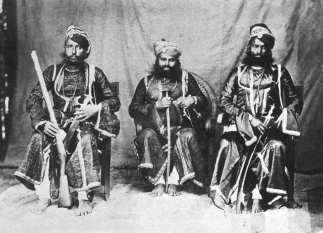 RAJPUT SAVAŞÇILARI"Kralın Oğlu" anlamına gelen Rajput savaşçıları bugün hâlâ Hint ordusunda görev alan bir birlik.