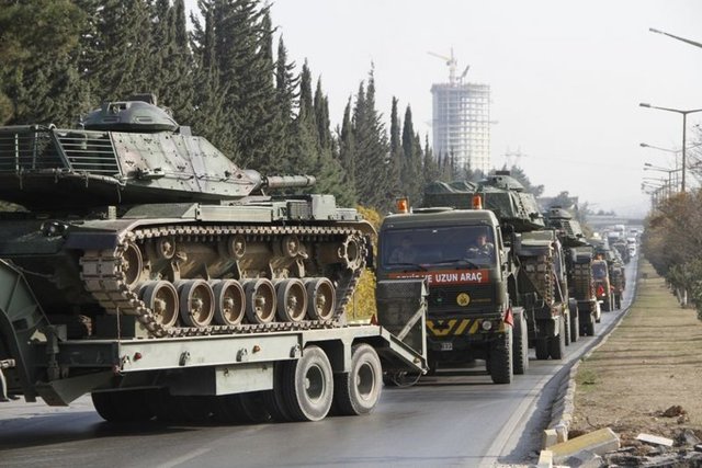 Tren garından çekicilere yüklenen MT-60 tankları, yoğun güvenlik önlemleri altında karayoluyla Silopi'ye hareket etti. 