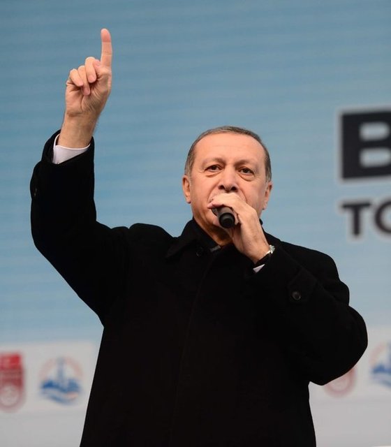 Ece ÇELİK / HABERTURK.COM - Türkiye'nin Türkmen Dağı yakınlarında sınır ihlali yapan Rus uçağını düşürmesiyle başlayan Türkiye- Rusya krizi ilk olarak Tayyip Erdoğan'ın "Aidiyetini bilmediğimiz bir uçak vurduk" açıklamasıyla başladı.