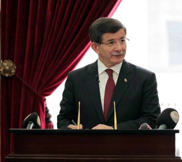 Başbakan Davutoğlu ise yaptığı ilk açıklamada "Ülkemizin, güvenliğini teminat altına almak için ne gerekiyorsa yapacağımızdan bütün dünyanın haberdar ve emin olması lazım" ifadesini kullandı.