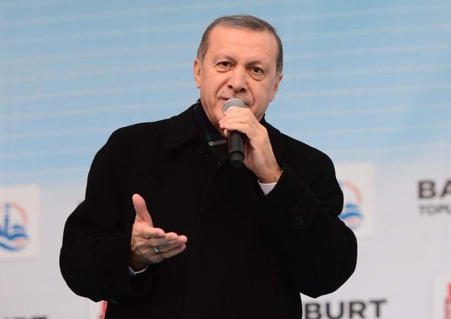 Erdoğan aynı gün Eğer uçağın bir Rus uçağı olduğunu bilseydiniz, cevabınız farklı olur muydu?" sorusuna "Rus uçağı olduğunu bilseydik, belki uyarımızı farklı şekilde yapardık" yanıtını verdi.