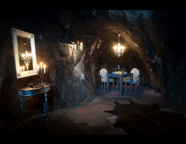 İsveç'in Vdstmanland kasabasında yerin 153 metre altındaki maden ocağı kuyusunda bir otel dizayn edilmiş.