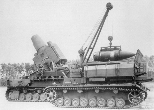 Karl-Gerät1941 ve 1945 yılları arasında Sovyet Rusya işgali esnasında kullanıldı.