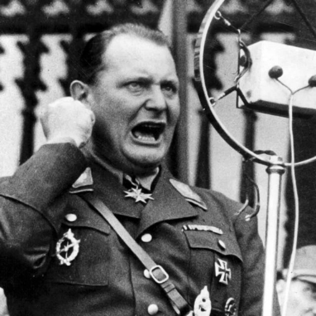 Hermann Göring'in favori uçağıdır. Göring'in ünlü performans beklentilerini karşılayabilen tek uçaktır.