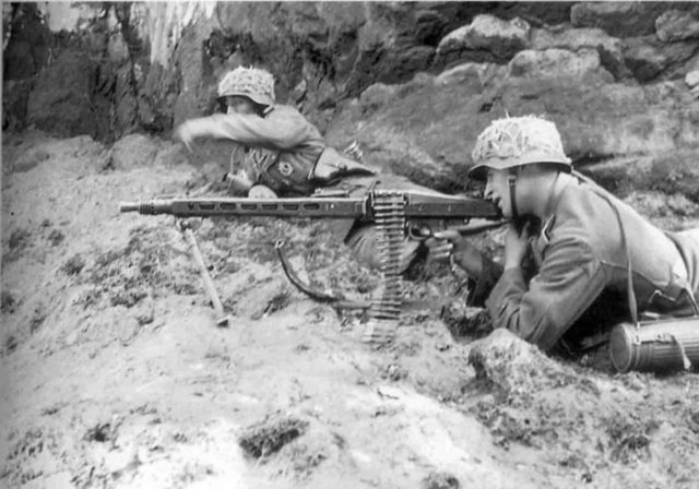 Atış hızı bakımından hafif bir makineli tüfeğin ulaşabileceği en yüksek hıza ulaşmıştır. Dakika da 1500 mermi atabilmekteydi. Güvenilirlik, sağlamlık isabetlilik ve kulanım kolaylığının bir arada bulunduğu nadir silahlardandır.