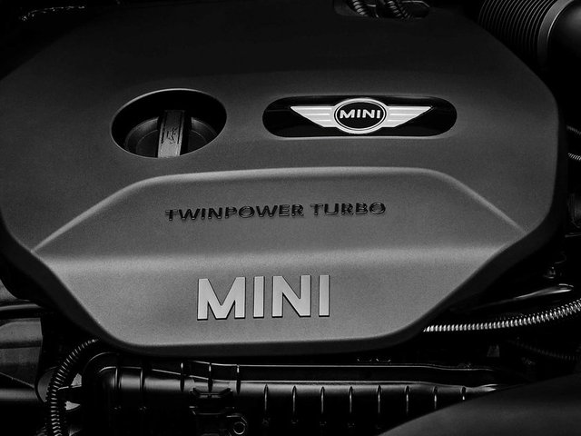 BMW'nin ilk 3 silindirli turbo motoruna sahip olan Mini Cooper. 