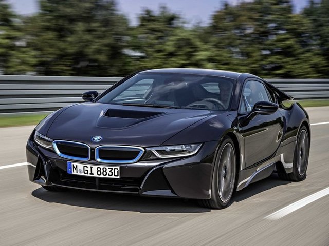 228 beygir gücündeki Twin-power turbo motorlu BMW ı8. 
