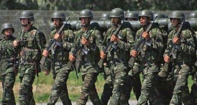 Torun üzme dedeni, deden çok seyretti gideni, şimdi sen seyret dedeni