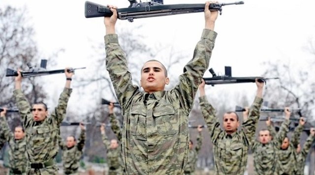 Ne albay ne yarbay alayına bay bay