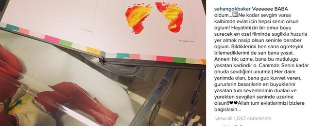 Baba olmanın sevincini yaşayan ünlü komedyen, duygularını paylaştığı bu yazıda bağlaç hatası yapmış... 'Senin kadar onuda sevdiğimi unutma' cümlesinde 'da' yı ayırmamış.