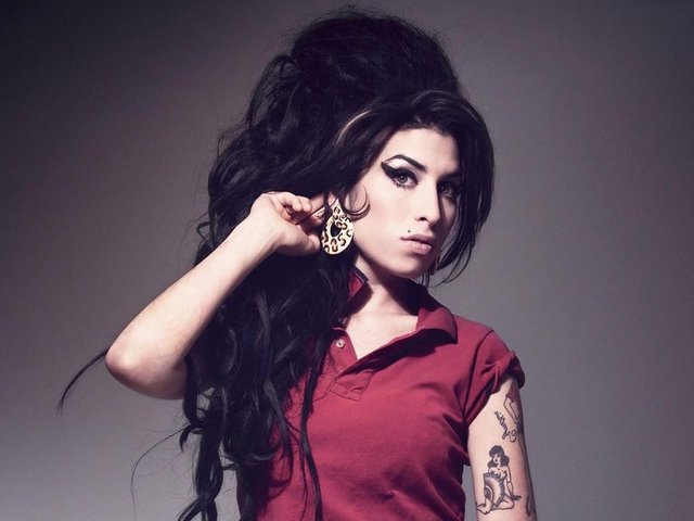 Uyuşrutucu bağımlısı olan Amy Winehouse, bu bağımlılığından kurtulmak istiyordu. Ancak en sonunda bu mücadeleyi kazanamayacağını tahmin eden Amy, 40 yaşını görmeden öleceğini bildiğini yakın çevresine anlattı. 