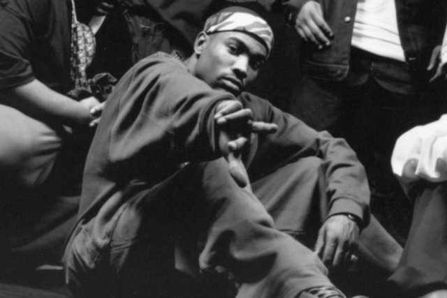 Rap grubu D12'nin kurucu üyelerinden olan Proof, her fırsatta genç yaşta öleceğini ifade ediyordu. Bir kulüp kavgasında hayatını kaybeden genç yıldızın ölümü de ifade ettiği kadar trajik oldu. 